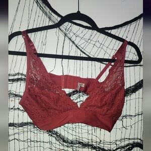 Marilyn Monroe Lace Bra in Rich Burgundy